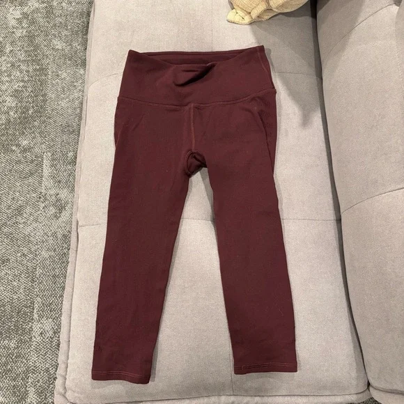 Lululemon Capri Burgundy Leggings Womens U.S. 6 - Picture 3 of 4